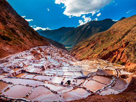 Hiking Moray Maras